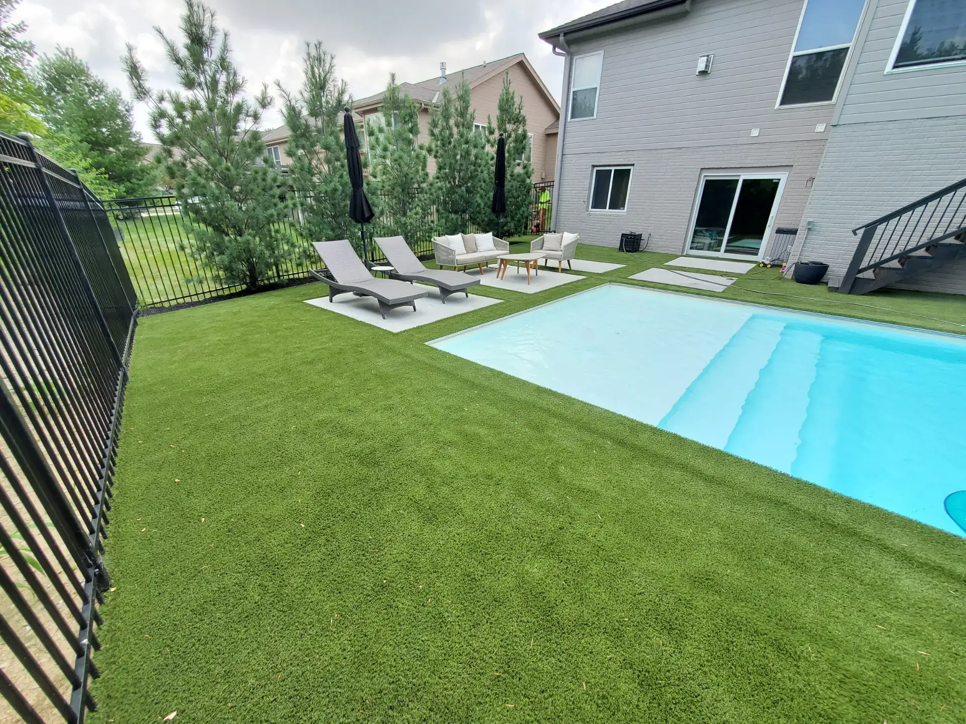 Artificial grass pool area from Eagle Eye Turf