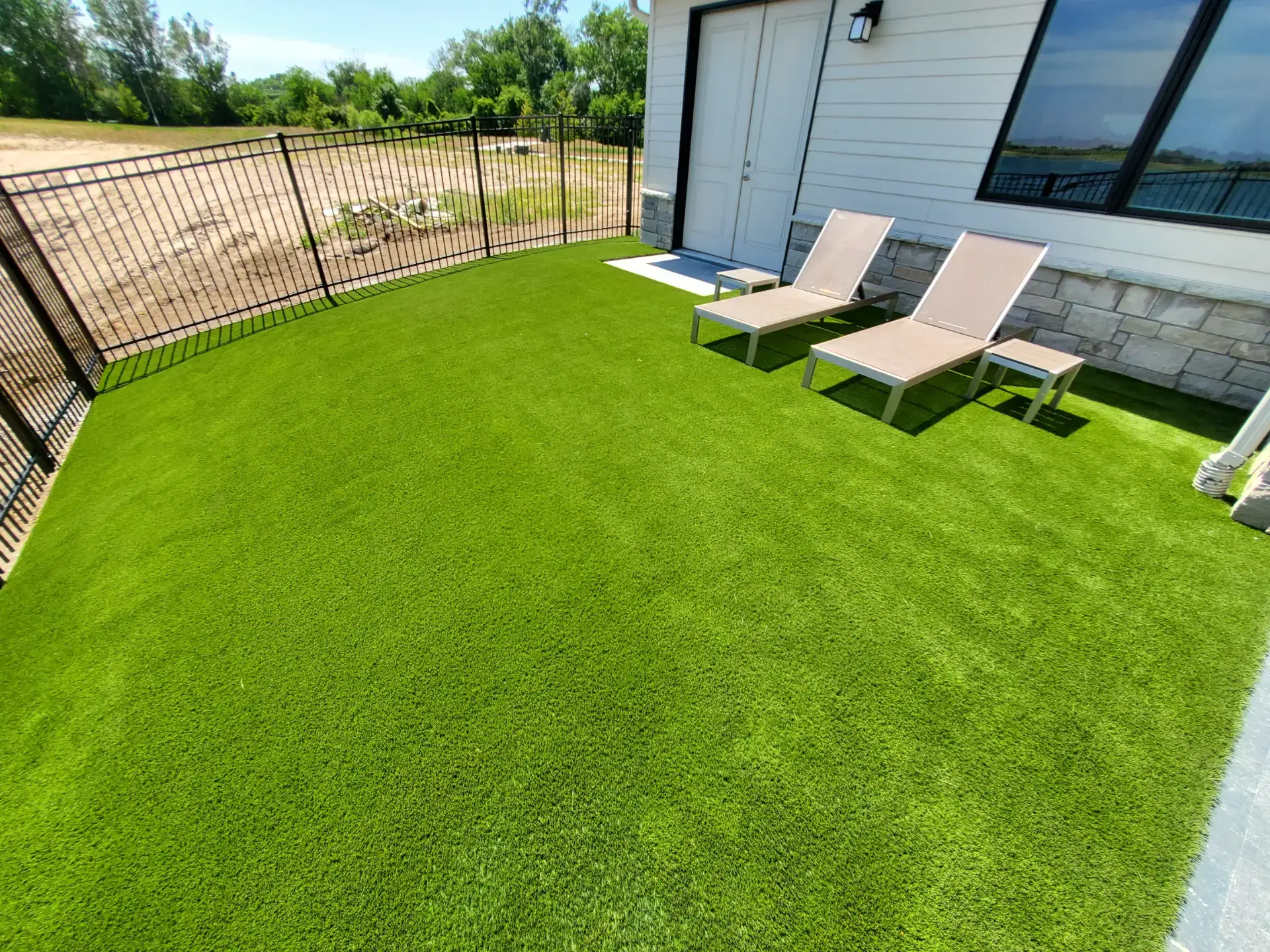 Residential artificial grass lawn from Eagle Eye Turf