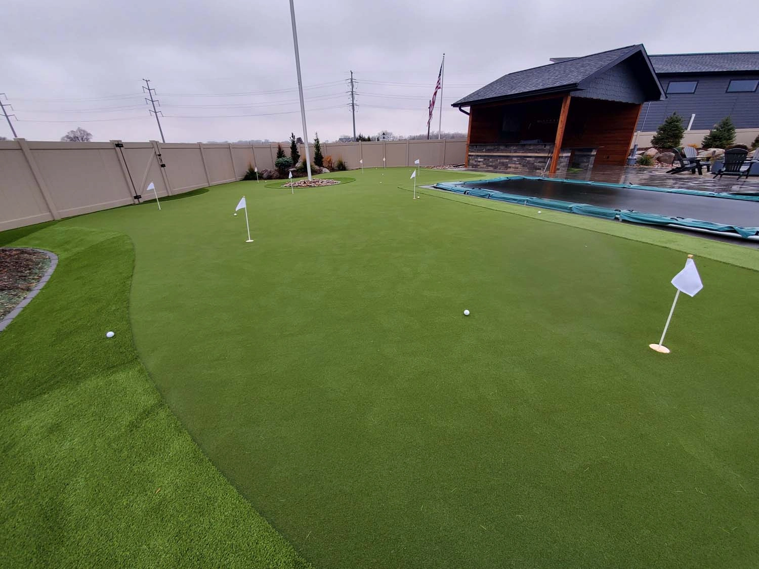 Backyard golf green in Omaha, NE installed by SYNLawn
